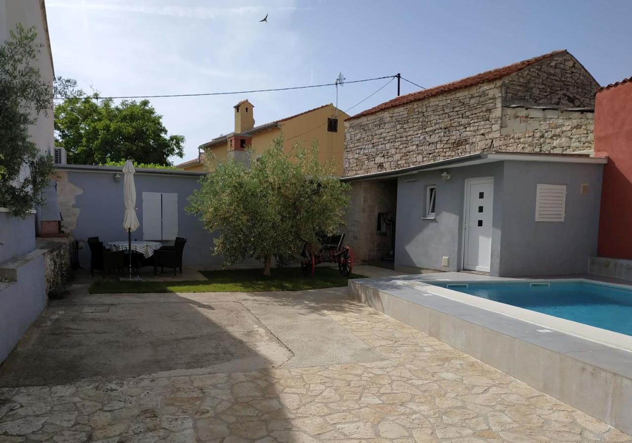 Holiday Home Peruski Luaran gambar