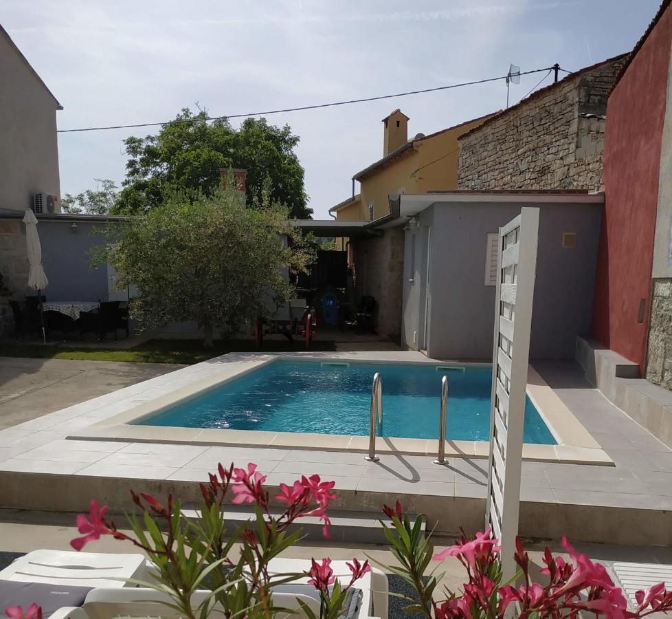 Holiday Home Peruski Luaran gambar