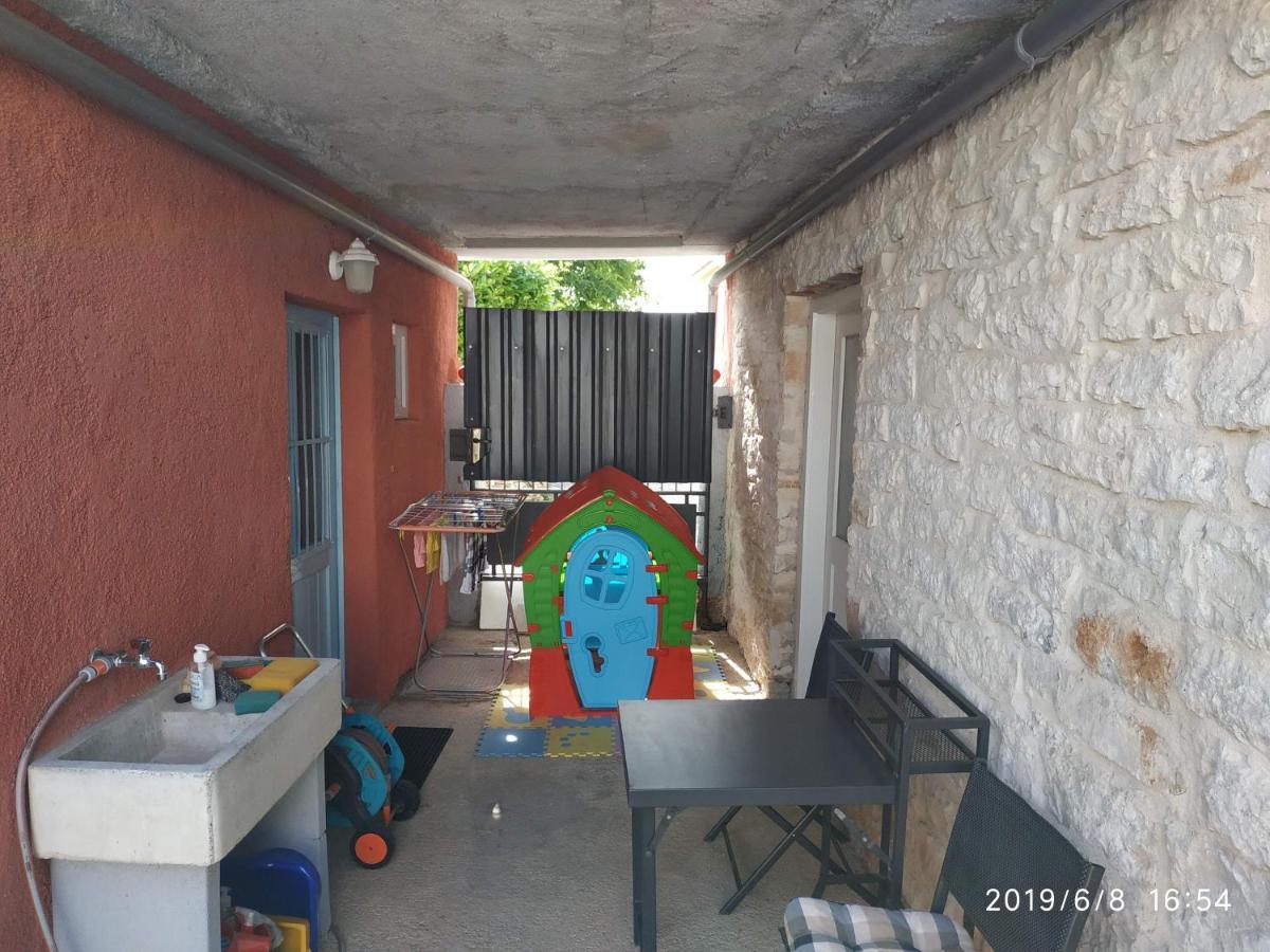 Holiday Home Peruski Luaran gambar